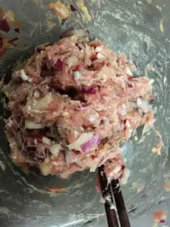Make Onion pork pie step 3
