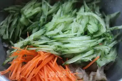 Make # Scrambling seafood # step 6