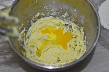 Make Button cookies step 2