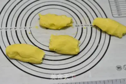 Make Button cookies step 6