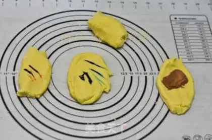 Make Button cookies step 7