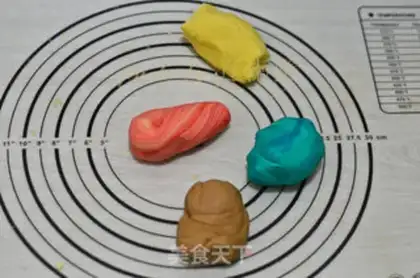 Make Button cookies step 8