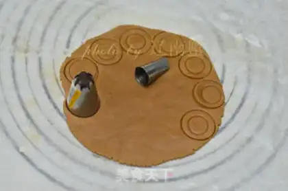Make Button cookies step 11