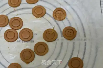Make Button cookies step 12