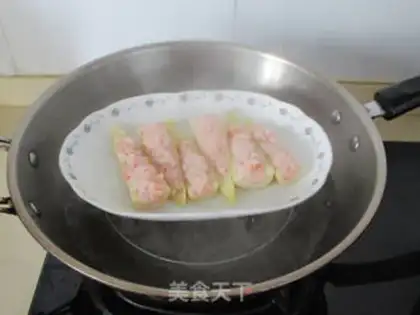 Make Emerald shrimp rollers step 10