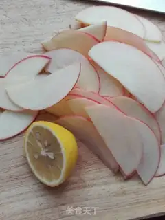 Make Apple roses step 1