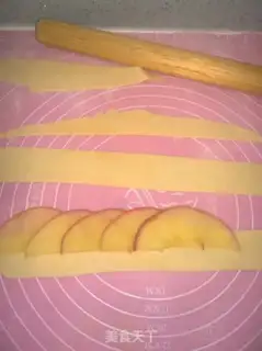 Make Apple roses step 6