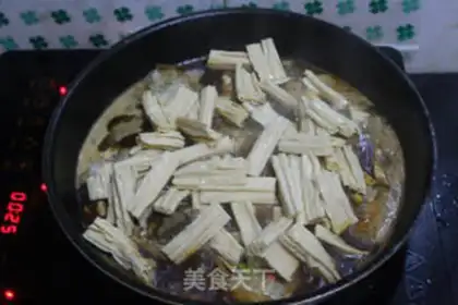 Make Bringing fish to burn dead bamboo step 9