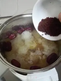Make The silver spoon of red sugar step 5