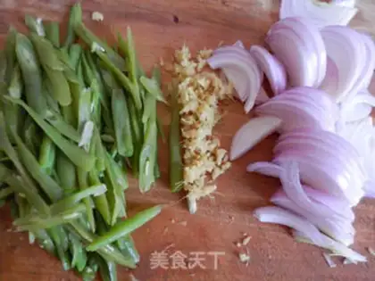 Make Onion noodles step 1