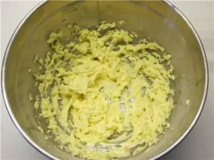 Make Red velvet cream cake step 4