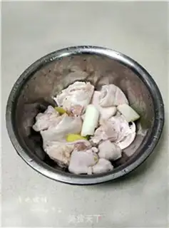 Make Clean up the pig hoof step 0
