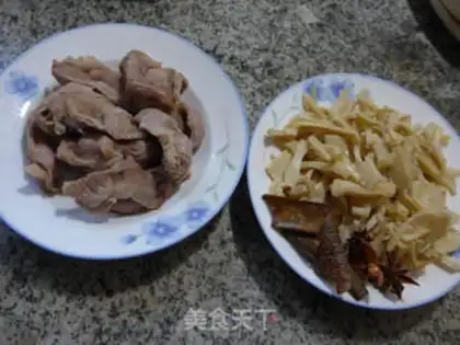 Make Water and chicken step 0