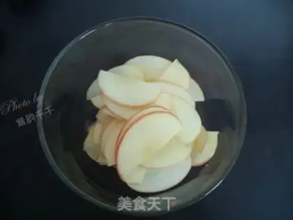 Make Apple roses step 1