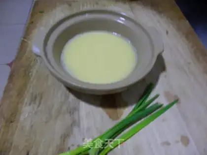Make Garlic eggs step 1