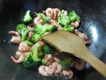 Make Shrimp with broccoli step 4