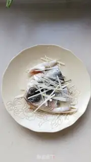 Make Pepper chopping fish pants with noodles step 11