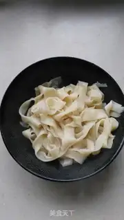 Make Pepper chopping fish pants with noodles step 13