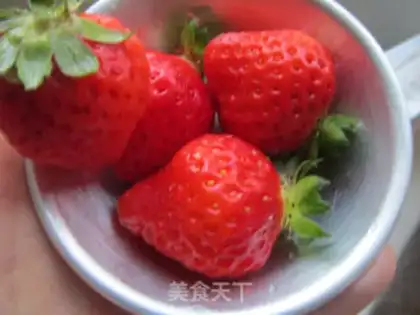 Make Pink strawberry jelly step 1