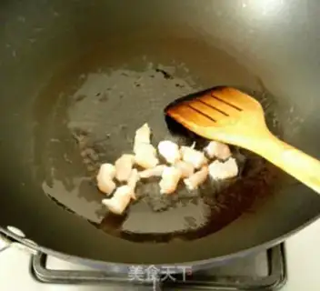 Make Thai shrimp curry pineapple step 2