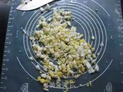 Make cucumber egg sandwich step 1
