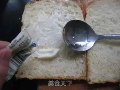 Make cucumber egg sandwich step 3