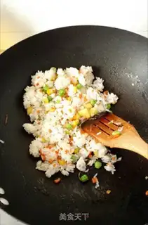 Make Thai shrimp curry pineapple step 5