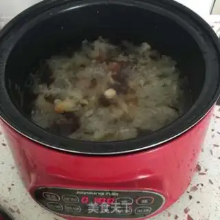 Make Peach glue silver ear soup step 2