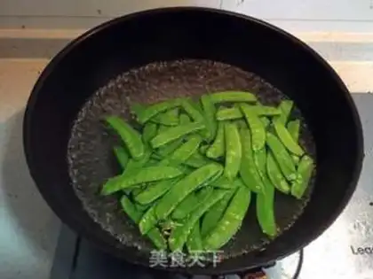 Make Weenie fried Dutch beans step 1