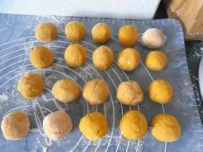 Make Pumpkin mooncake step 4