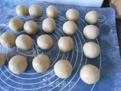 Make Pumpkin mooncake step 11