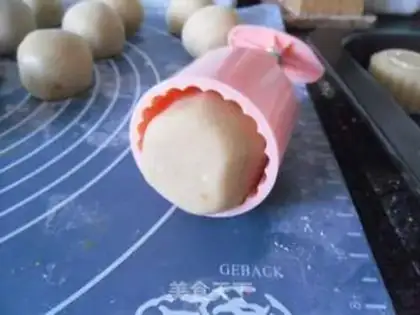 Make Pumpkin mooncake step 12