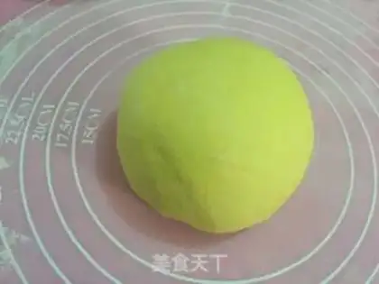 Make Pumpkin monkey buns step 1