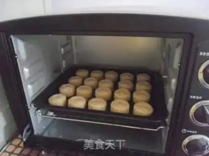 Make Pumpkin mooncake step 15