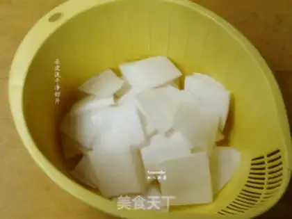 Make Sour, spicy radish step 1