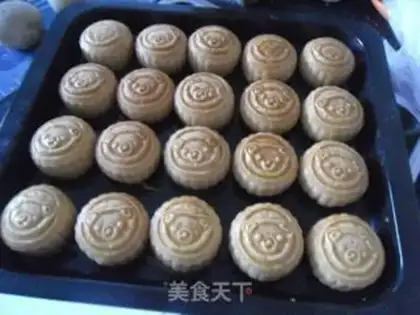 Make Pumpkin mooncake step 18