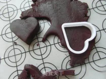 Make A heart-to-heart cookie step 5
