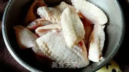 Make Boiled chicken wings and golden mushrooms step 0