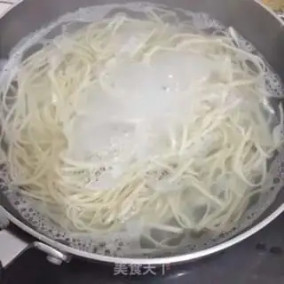 Make Five bean bean bean noodles step 3