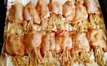Make Boiled chicken wings and golden mushrooms step 11