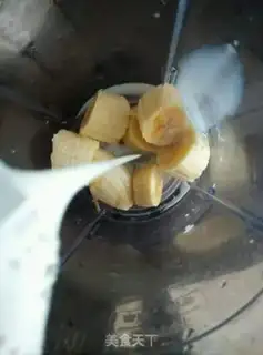 Make Banana shake step 1