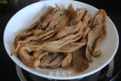 Make Roach-dried stew step 4