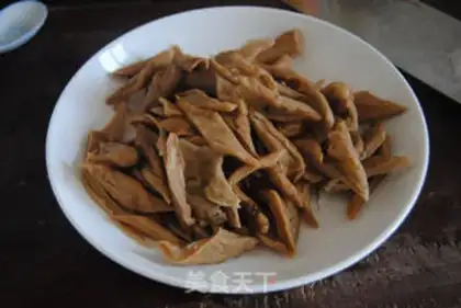 Make Roach-dried stew step 5