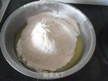 Make Mini-Sesame Souffle step 3