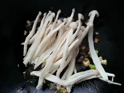 Make Seafood mushrooms and egg dolls step 7