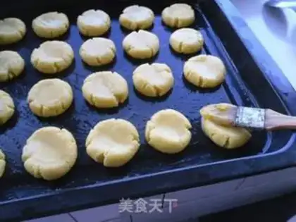 Make Mini-Sesame Souffle step 6