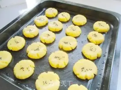 Make Mini-Sesame Souffle step 7
