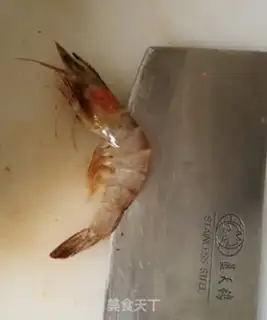 Make Flowers with rich shrimp step 1