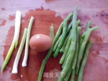 Make Four seasoned bean fried eggs step 0