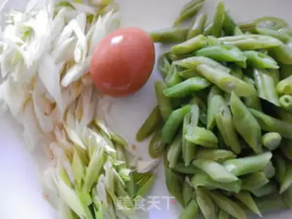 Make Four seasoned bean fried eggs step 1